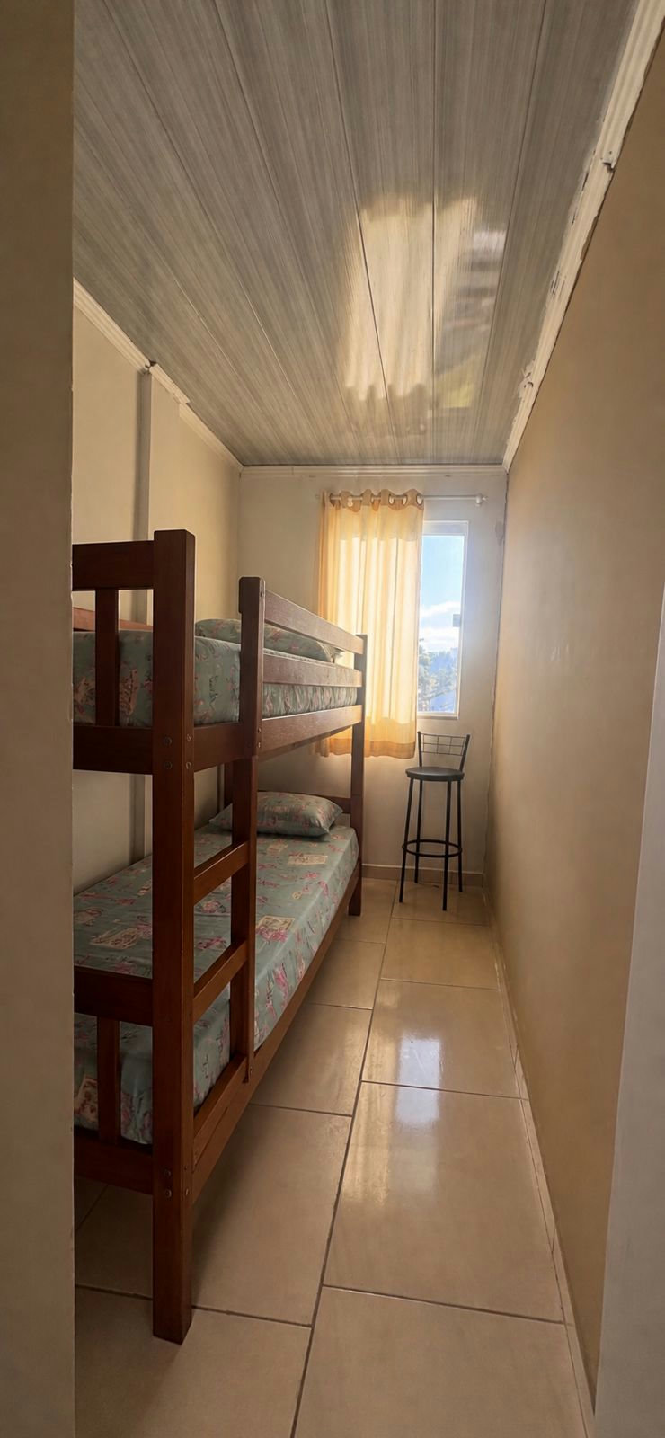 Quarto solteiros com duas camas